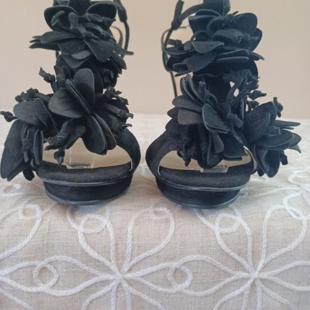Colin Stuart Black Slingback Suede Flower Heels Sandals - Picture 2 of 16